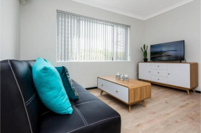Contemporary 1 Bedroom Apartment Near the City